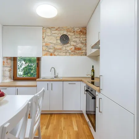 Elena1 Apartament